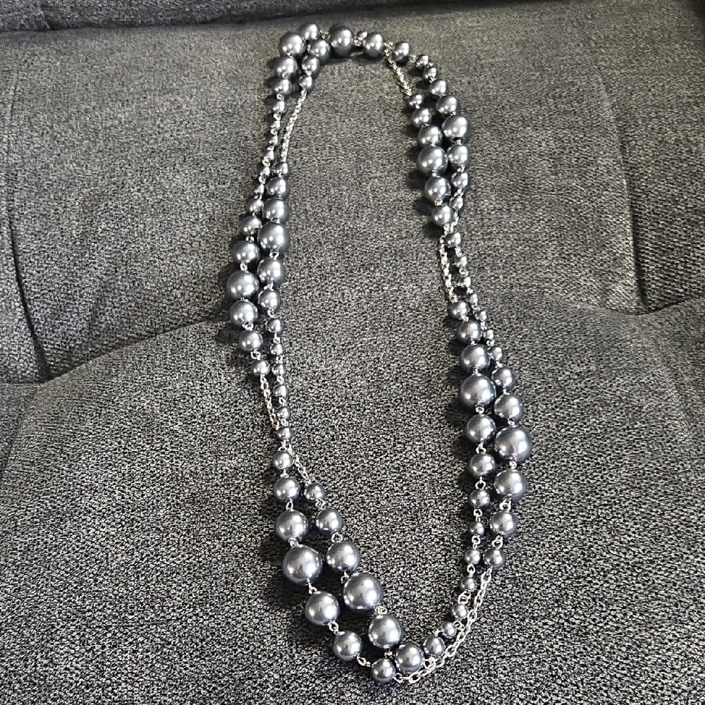 Silver Tone Beadedโ Necklace